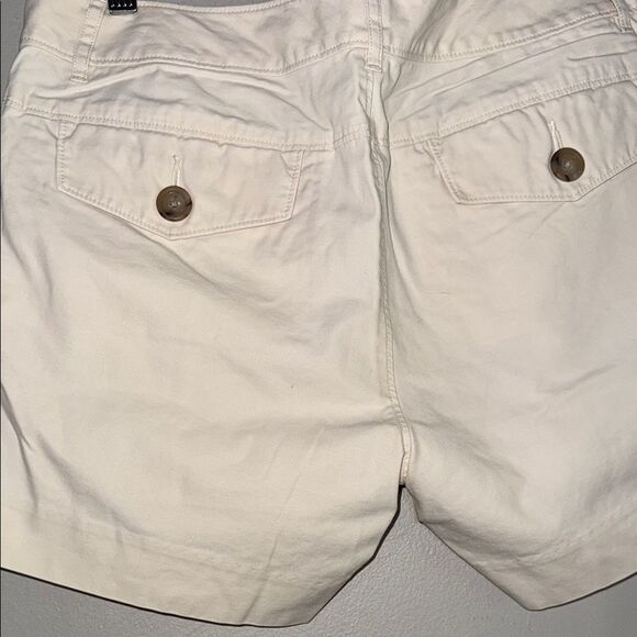 Banana Republic Cream Shorts size 8 - Picture 9 of 10